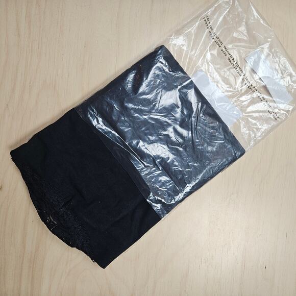 NWT Land Bryant Lace Trim at Neck Camisole Black Still factory folded in bag - Picture 4 of 4